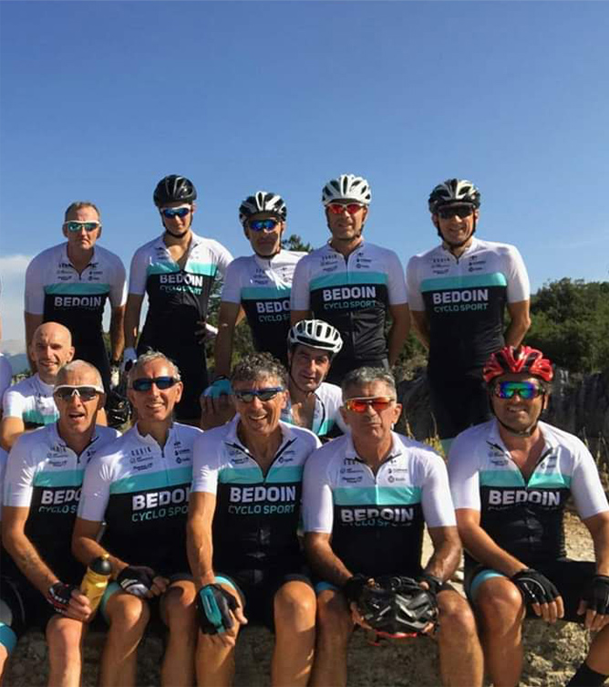 L'équipe du club de vélo Bédoin Cyclo Sport au Mont Ventoux