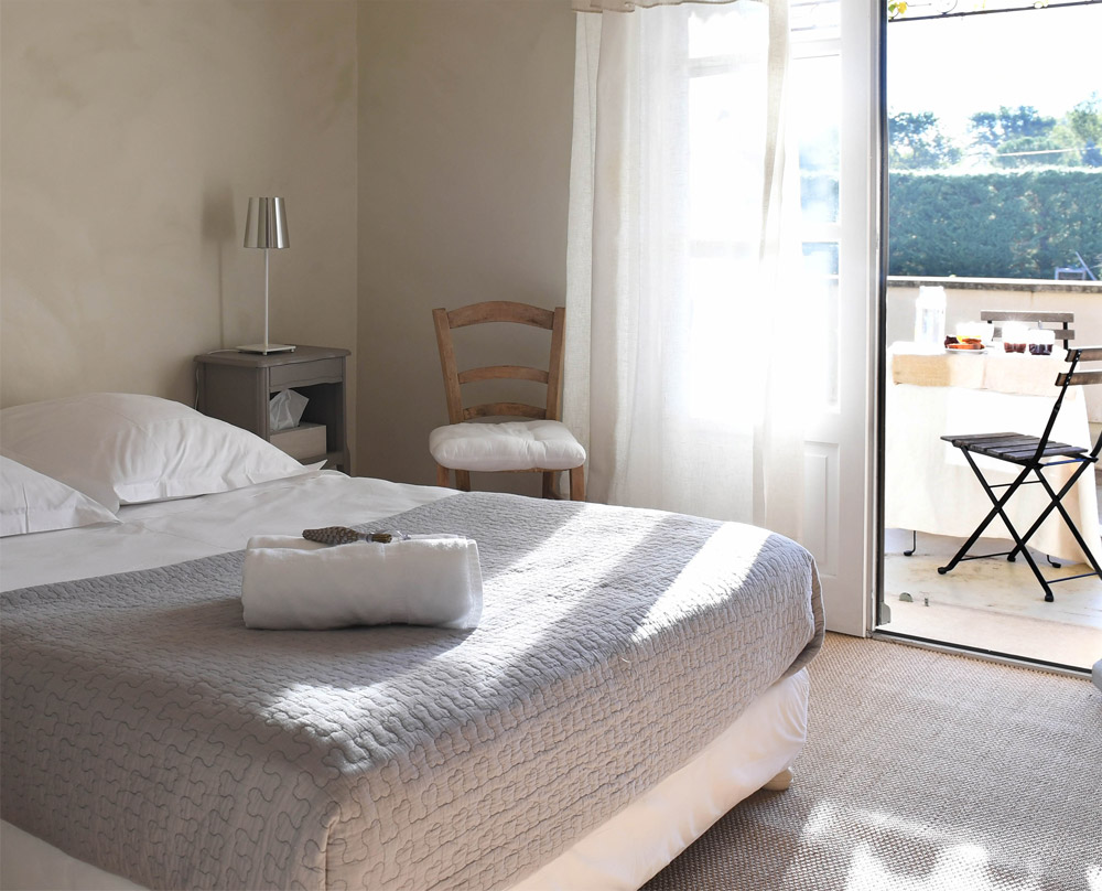 Suite “Côté Ventoux” avec terrasse, location B&B, la Maison de Becaras, au pied du Mont Ventoux dans le Vaucluse